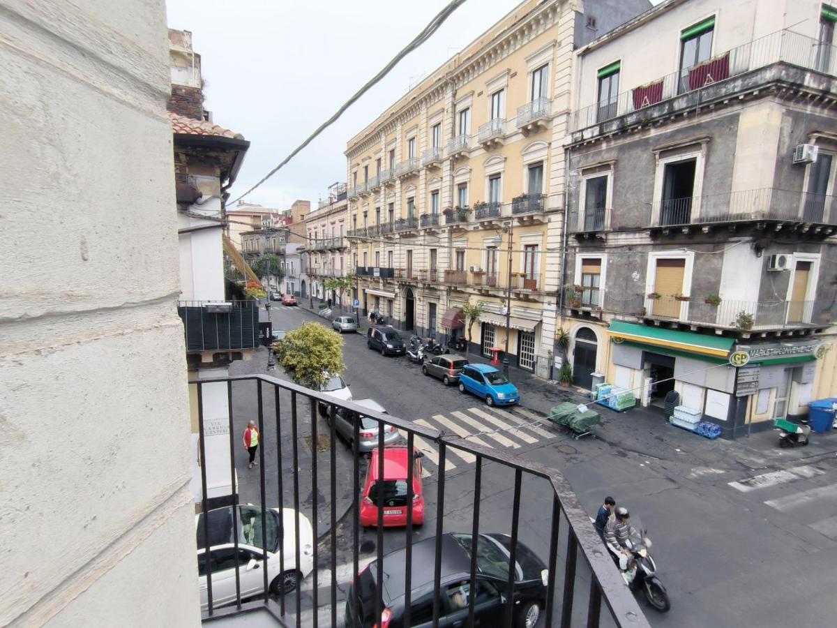 Re Federico II Apartment Катания Екстериор снимка